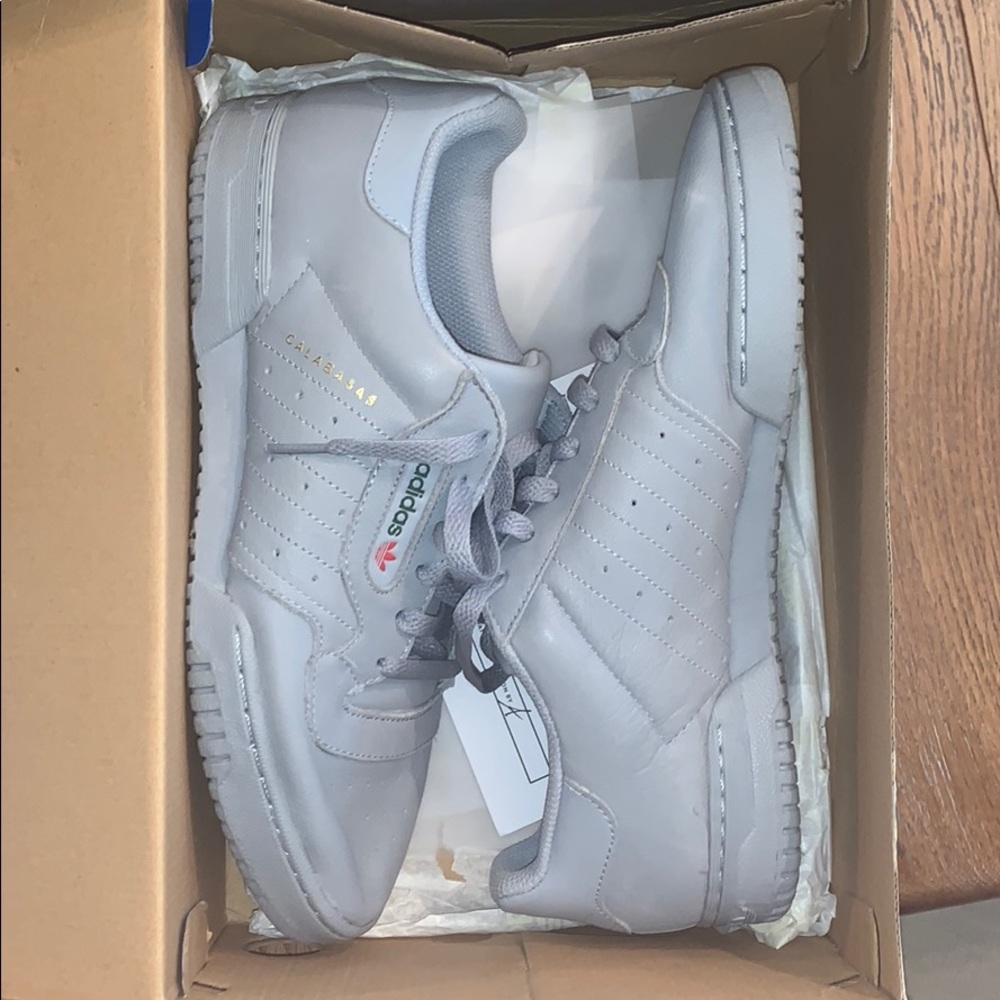 Yeezy powerphase calabasas size 9.5